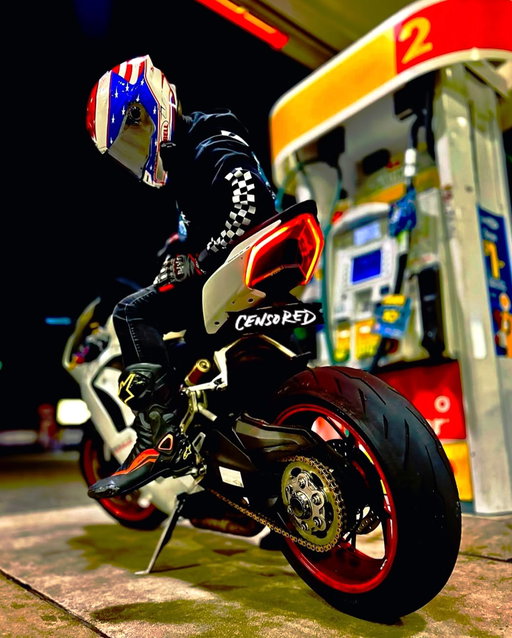 Here’s to all the motorcyclists who ride with a little help from their friends! #PullUpAtShell

📸: @5starvsn + @iamdannyxviii + @joemamasv2 + @v2_bunny