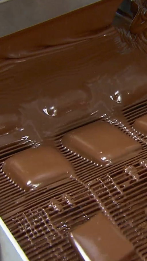 Happy Halloween! Care for a piece of English toffee? 😋 
#HowItsMade #toffee #chocolatecandy #Halloween #trickortreat