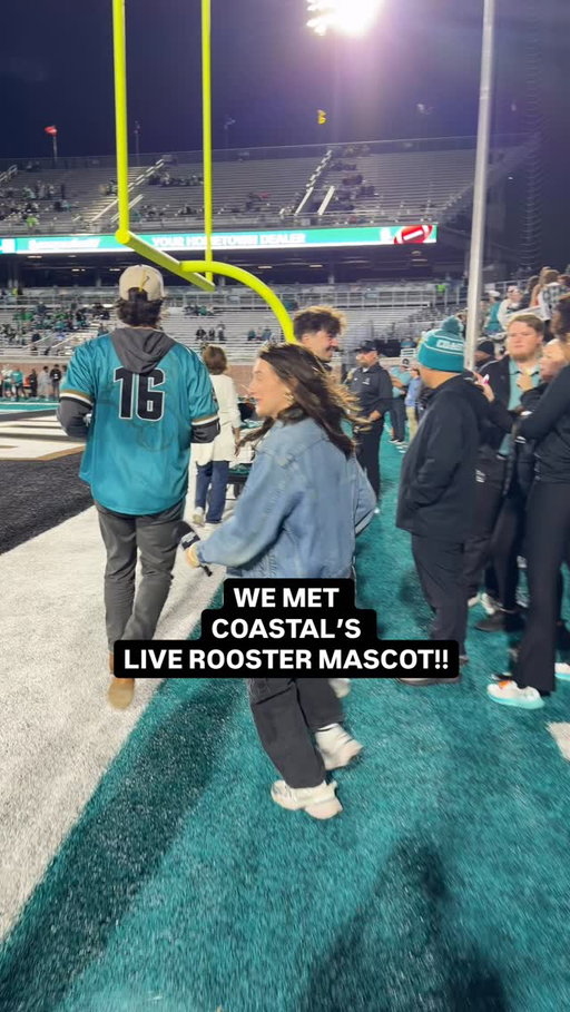 We met an absolute legend yesterday. Coastal Carolina’s live rooster MADDOX!! @ccumaddox 

An honor and a pleasure. CHANTS FOREVER.