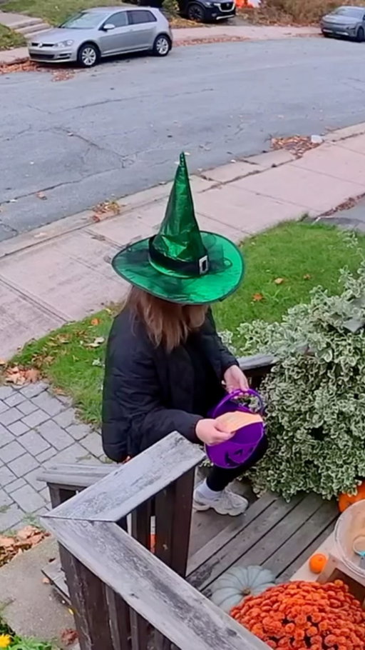 Need a better plan for next year… Happy Halloween and enjoy all of your PSLs 🤧🎃✨

#trickortreating #halloween2025 #halloweentreat #halloweencandy #funnyhalloween #octobervibes #superfoodlatte