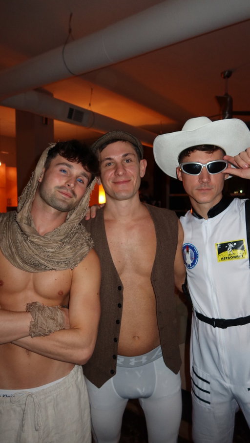 Just here for the spice 
-
#lgbt #gay #halloween #halloweencostumeideas #halloweencostume #dune
