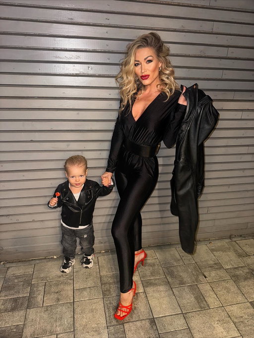 S Dannym na Halloweenskou večeři. 😜 A kým, čím jste dneska vy?🤔👻🎃 #halloween #motherandson #dannyandsandy #pomada