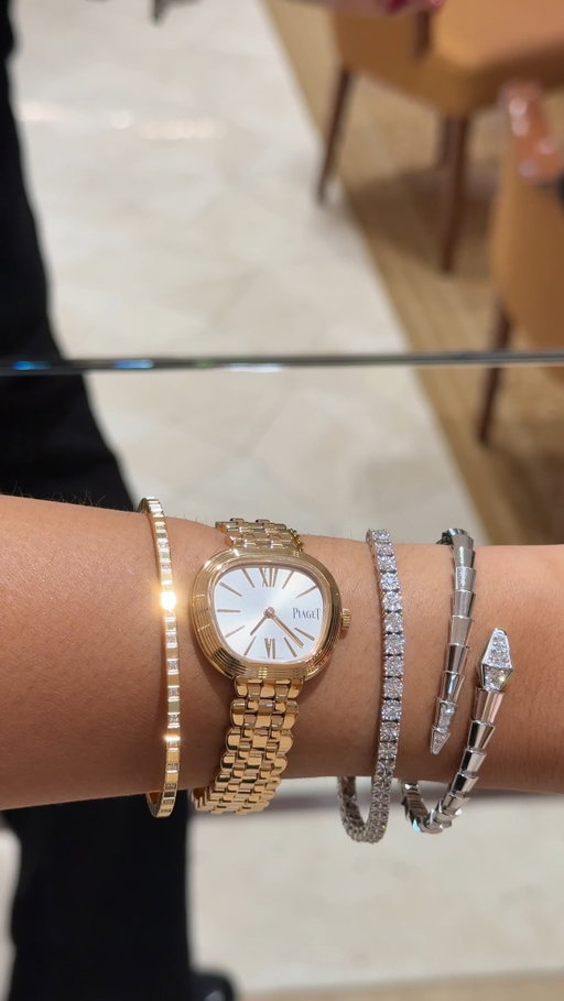Le style se révèle dans les détails.

Guidé par nos experts, @juanita.ma a composé son propre stack signature - un jeu raffiné de superpositions et d’élégance, reflet de votre style personnel. Créez le votre chez Château D’Ivoire. 

.

Style is revealed in the details.

With the guidance of our experts, @juanita.ma created her own signature stack - a refined interplay of layers and elegance, a true reflection of personal style. Create your own at Château D’Ivoire.