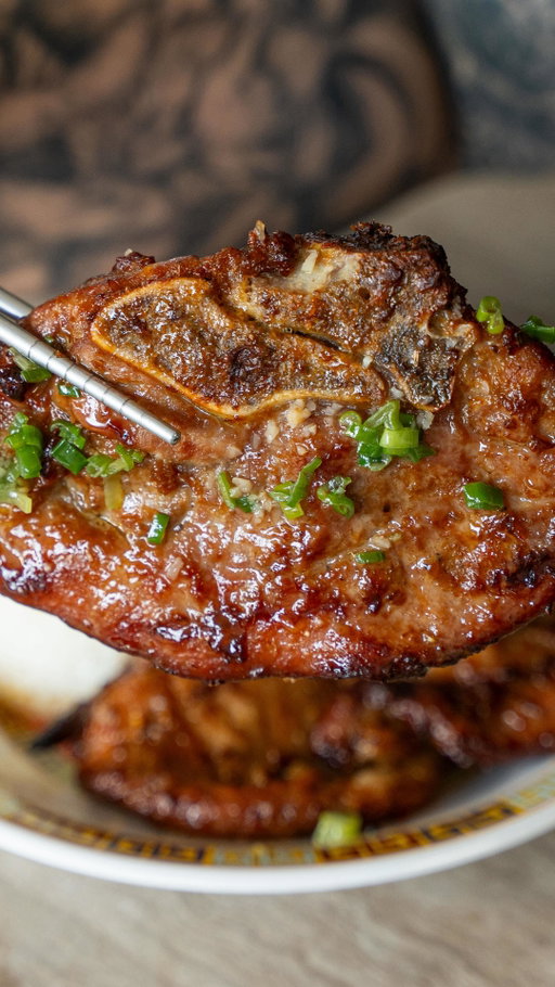this is one of my most viral recipes with over 5M views across all platforms!

comment save, and i’ll send you the link to the printable recipe directly to your dm’s!

https://feedthepudge.com/air-fryer-lemongrass-pork-chop/