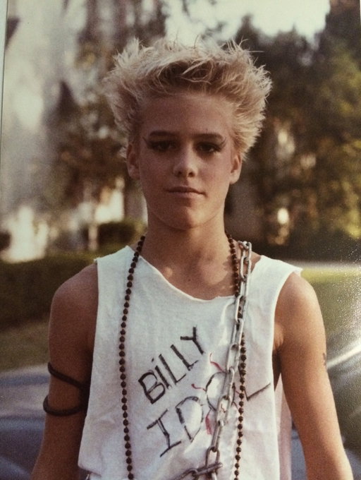 Flashback Friday, to my teenage years. With a rebel yell, I cried more, more, more. Happy Halloween 🎃 
#fbf #happyhalloween #billyidol