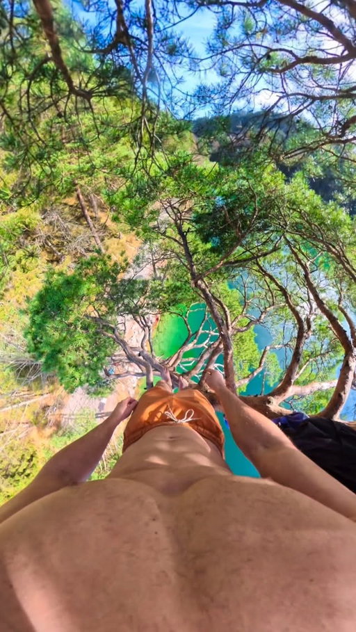Precision Jump 😍💦🎯

We found this beautiful tree jump in the Bavarian Alps at Alstsee 📍Follow to see our next awesome jumping locations 

#halloween #cliffjump #autumn