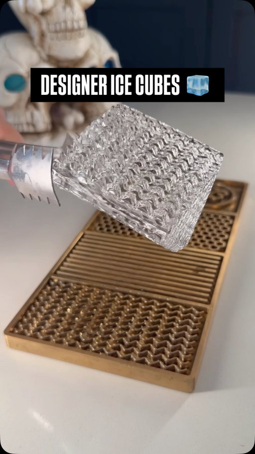 There’s nothing scarier than cloudy ice 🧊. #cocktailice #clearice #ice