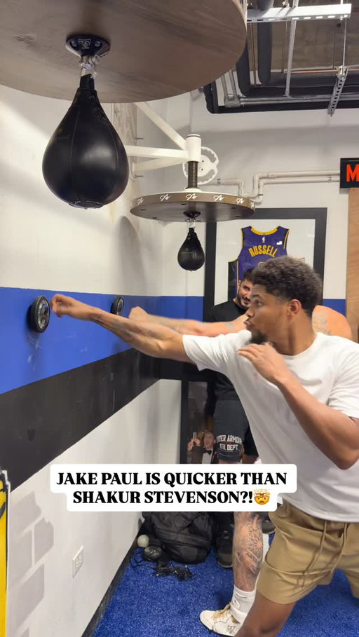 Wait a minute… 👀

Is @jakepaul quicker than @shakurstevenson ?!?🤯

#jakepaul #shakurstevenson #boxing