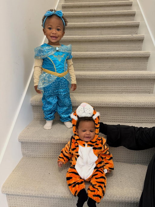 Happy Halloween💙 from Princess Jasmine👑& her Rajah🐅