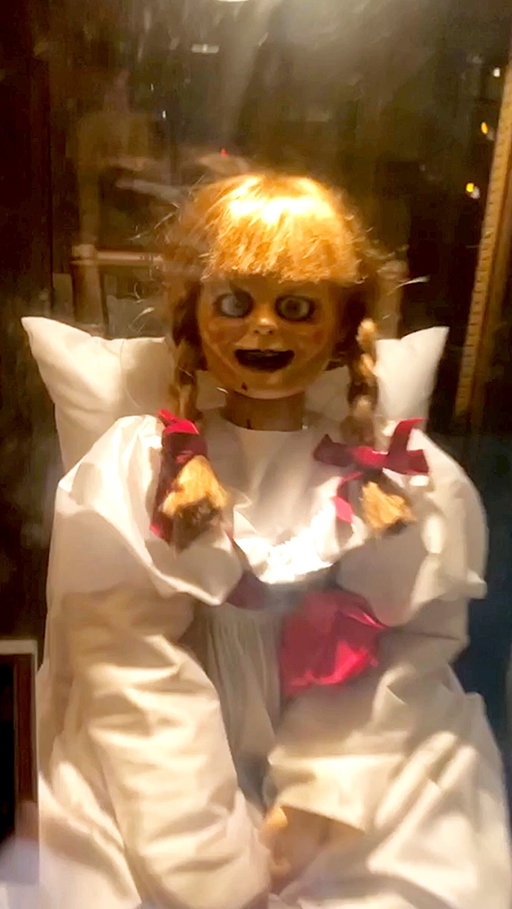 I met the Annabelle Doll 😳
.
.
.
#annabelle #halloween #horror #scary #haunted #doll #movie #reels #reelsvideo #reelsinstagram