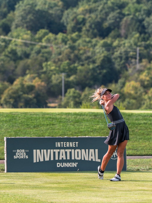 Not your waitress, cart girl or industry plant… but I do know ball ⛳️👀 

#internetinvitational #barstool #golflife #laceysnell