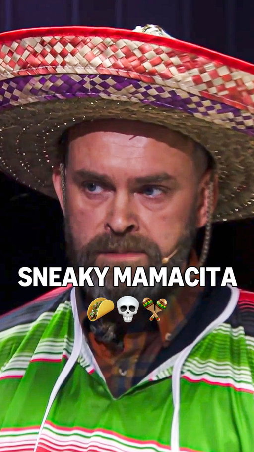 Sneaky Mamacita in the box 🌭 🇲🇽 

📺 #LOLDenSomLerSistHalloween