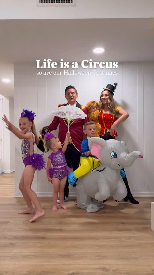 When you’re life feels like a real circus you make it your halloween costumes! 😂

#familyof6 #momof4 #familyhalloweencostumes #costumeideas #halloweencostume #familycostumes #circuscostume