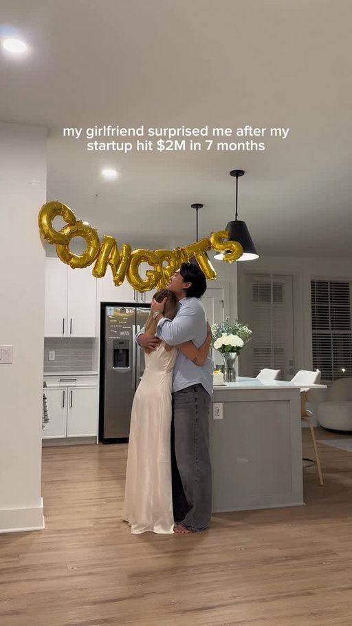 she’s seen everything…

the 3AM mornings, the stress, the mistakes, the failures, and the relentless pursuit to make it happen.

so so proud to say @creatorcollege_ has crossed $2M in 7 months. (will be breaking this down for my creators/entrepreneurs soon!) 

even prouder to say i’ve helped thousands of students change their lives by telling their story on social media. ❤️