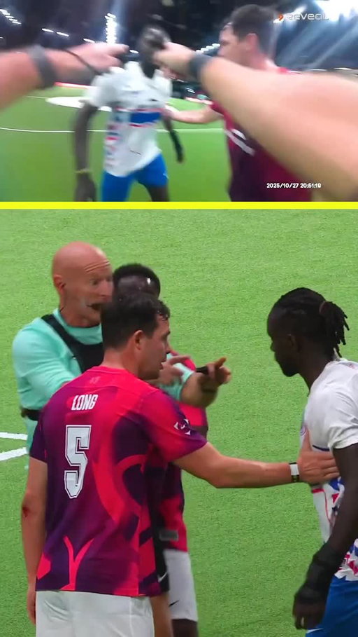 The ref wasn’t having any of it from Oumar Niasse 😤