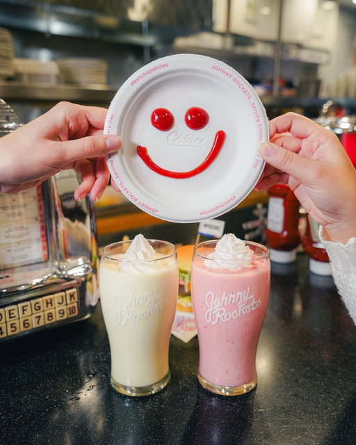 It's the @CraigsVegan Ice Cream that turns our shakes into a whole mood this #WorldVeganDay 🌱🍦😋