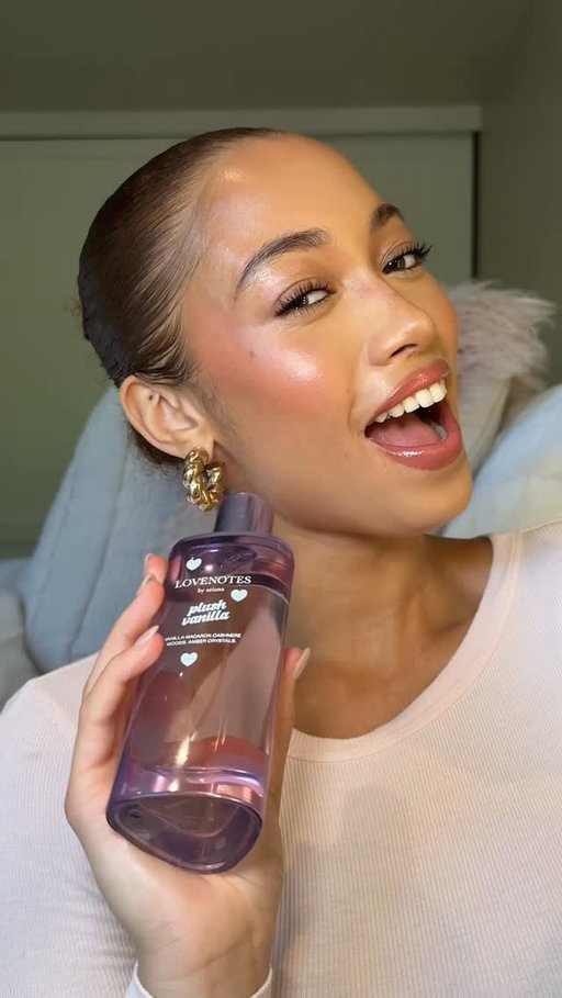 #ad your new favorite holiday fragrance☃️

When I was thinking about what my signature holiday scent should be this year, LOVENOTES Plush Vanilla by @arianagrande was the FIRST that came to mind😻 it smells like a delicious holiday macaroon, with the perfect balance of musky/woody undertones. Perfect for any and all occasions. 

You can shop now exclusively at @sephora and I have a link on my stories up rn!! Be sure to run to Sephora and grab the sweetest gift for yourself or loved ones this holiday season🎁