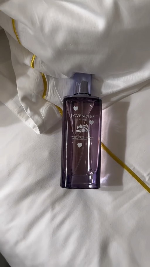 If you are looking for the perfect holiday gift this year look no further. Love notes by Ariana Grande is available exclusively @sephora grab yours #ad