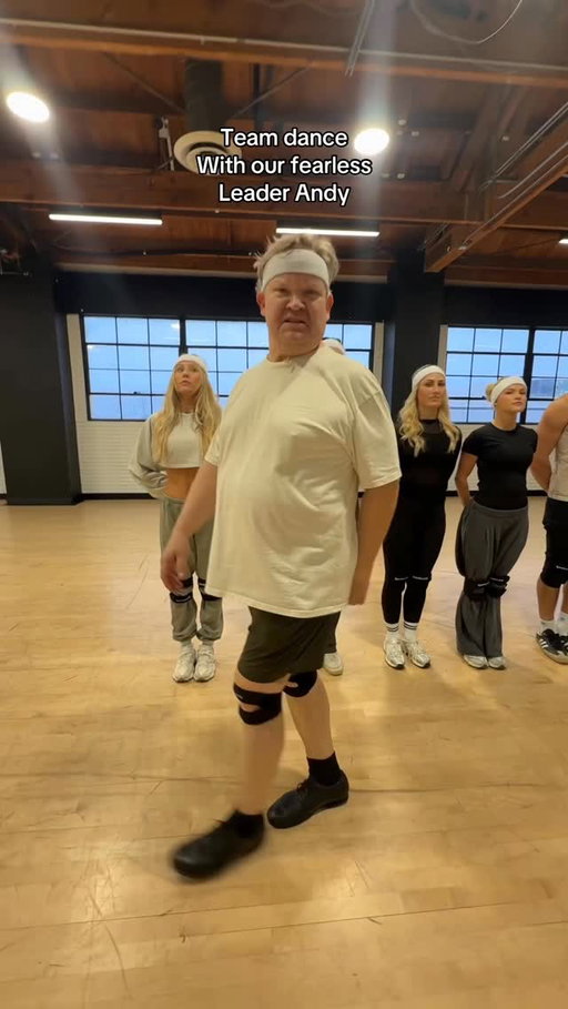 Meet team Kool 👍🏼👍🏼 see you Tuesday @valentin @elaine4animals @alanbersten @juleshough @witneycarson @robertirwinphotography @theemmaslater  @richtercommaandy #dwts #dancingwiththestars