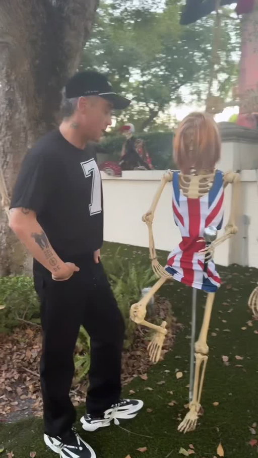 Halloween got heated last night #domestic AWxx @robbiewilliams