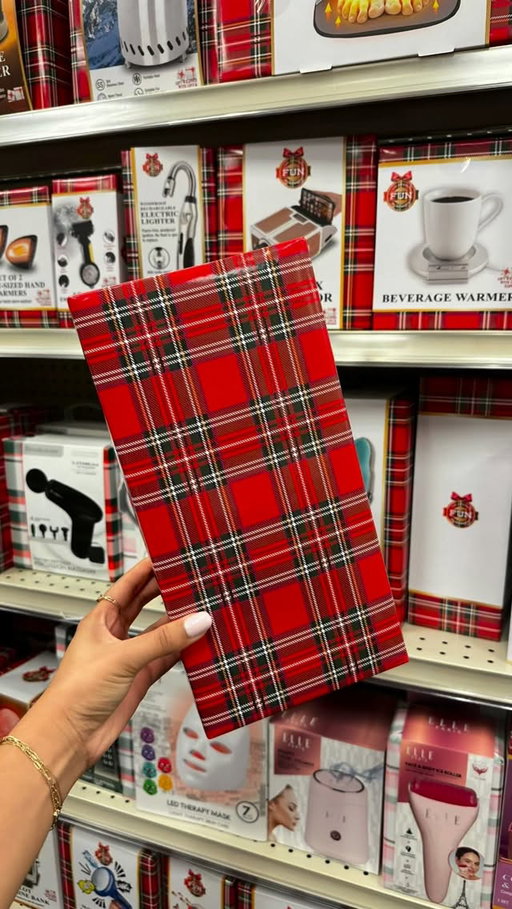 #CVSPartner @cvspharmacy has you covered if you have no idea what to gift the men in your life this holiday season! From heated slippers to men’s daily care products, they have it all! Visit a CVS store near you this holiday season! . #CVSHoliday #HealthierHappensTogether #affordablegifts #Holidayseason #Holidaygifting #giftsformen