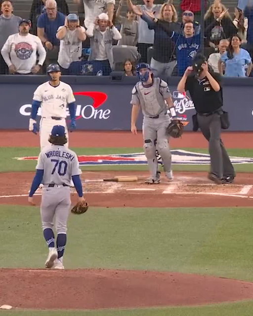 Benches clear in #WorldSeries Game 7 after Andrés Giménez is hit by a pitch by Justin Wrobleski in the 4th inning.