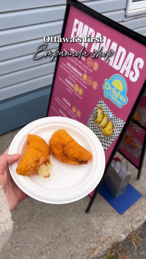 Delicious empanadas in Ottawa! 🥟✨ @delightsbymama just opened in @stittsvilleba — you HAVE to check this spot out!

They have amazing options that everyone will love, their vegetarian empanadas were delicious, and they also have gluten free options! 🌱 

#ottawafoodies #ottawaeats #ottawa #ottawarestaurants