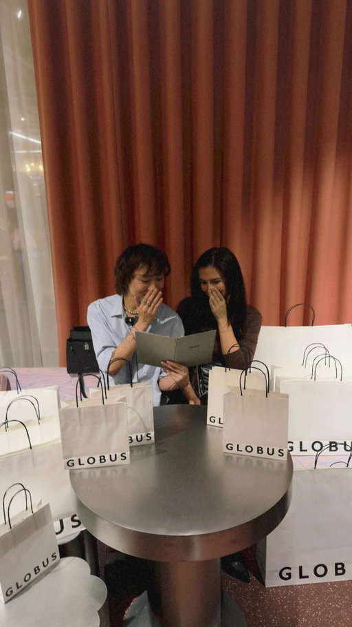 @Globus is finally back — and let’s just say… I might have taken the reopening a little too seriously. 🤭 The new Beauty Studio is so stunning, it’s basically impossible not to want everything. Definitely a must-see (and maybe a must-shop). ✨🏢 Ad*

#Globus #Basel #Switzerland #BaselSwitzerland #Viral #Vlog #Shopping #Lisa #aonsomrutai