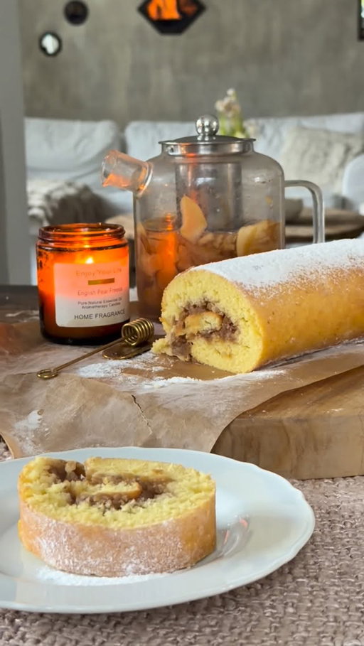 Rychlá jablečná roláda 👌🏻mňam 🥰
Ingredience: 
4 jablka 
3 vejce 
1 hrnek mléka 
2 hrnek polohrubá mouka 
1 hrnek cukru 
1 kypřicí prášek do pečiva 
1 vanilkový cukr 
Jablka ochuťte skořicí a cukrem 👌🏻
Trouba 180 stupňů cca 25 min👌🏻