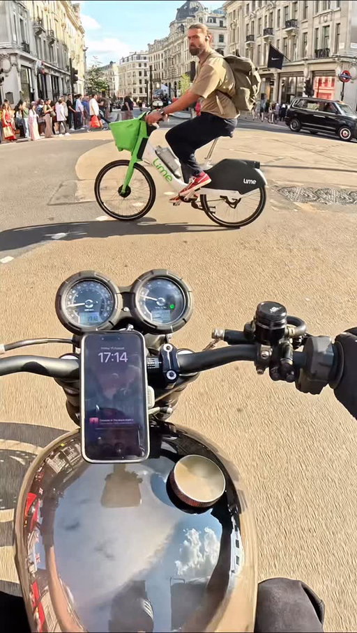 🦉 I’m an owl…..hoot hoot

Keep calm 🧘 and assume no one can see you and you’ll be fine 🙃

Love you x

.

#harveyridesbikes #harvey #preciouscargo #motorbike #vibes #wholesome #feelgood #london #gopro #dashcam #closecalls