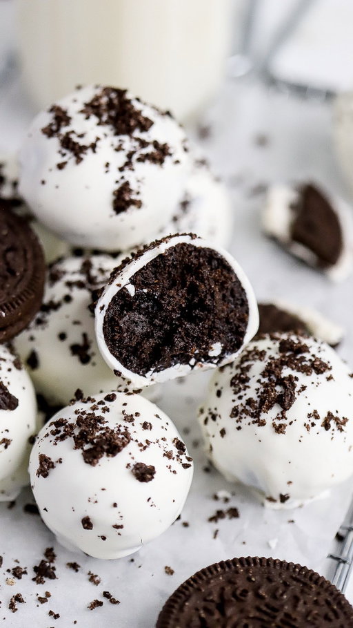 3 Ingredient Gluten Free Oreo Balls 🎄❄️

Comment “recipe” and I’ll send the full recipe straight to your DMs! Or can search full recipe at https://basicswithbails.com/course/dessert/easy-gluten-free-oreo-cake-balls-no-bake-recipe/

Ain’t nobody got time for baked goods that take 3 hours to make around the holidays. Which is why I’m all about these easy and delicious festive treats!!

The only ingredients you need for this recipe are gluten free Oreos, cream cheese and white candy melts!

#holidaybaking #christmasbaking #easybaking #easyholidayrecipes #oreoballs #glutenfreeoreos #glutenfreeoreoballs #glutenfreedessert