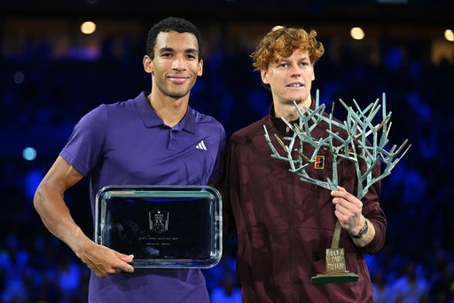 A truly beautiful week of fighting here in Paris 🙌🏽❤️‍🔥🇫🇷
Grateful for my team and family for being a massive support that inspires me to reach moments like this💪🏽
It was a true privilege to play in front of such a beautiful crowd at an event that continues to step it up for the players each and every year @rolexparismasters 🙏🏽

Lastly, my biggest congratulations to Jannik and the whole team 🙌🏽 You deserve every positive thing coming your way and drive all of us to improve each year 
From FIFA to now…I hope the battles only continue 🎮😉🎾

📸: # 1,4 @cocodubreuilphoto / @atptour | # 2 Julian Finney | # 3 Dimitar Dilkoff | # 5 Julien De Rosa