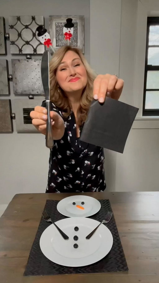 Frosty Table Setting ☃️ 
1 large plate, 1 small 
2 Forks
5 blueberries 
1 small carrot 
1 small black cocktail napkin 
1 knife 
1 red napkin