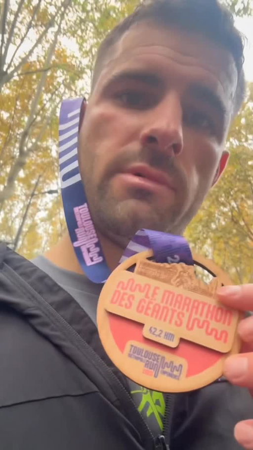 Vidéo un peu différente de d’habitude, où je vous raconte mon marathon de Toulouse 🏃🔴⚫️

Mon objectif était de le finir en 3h50, mais je l’ai terminé en 4h14… forcément, je suis un peu déçu. J’ai explosé au 35ᵉ kilomètre. Ce n’est pas du tout le temps que j’espérais faire, mais au final, je suis quand même Finisher.

Les échecs font partie de la vie, et il faut savoir les surmonter.
Le prochain, je serai plus fort ! 🔥

#humour #pourtoi #running #marathon #toulouse