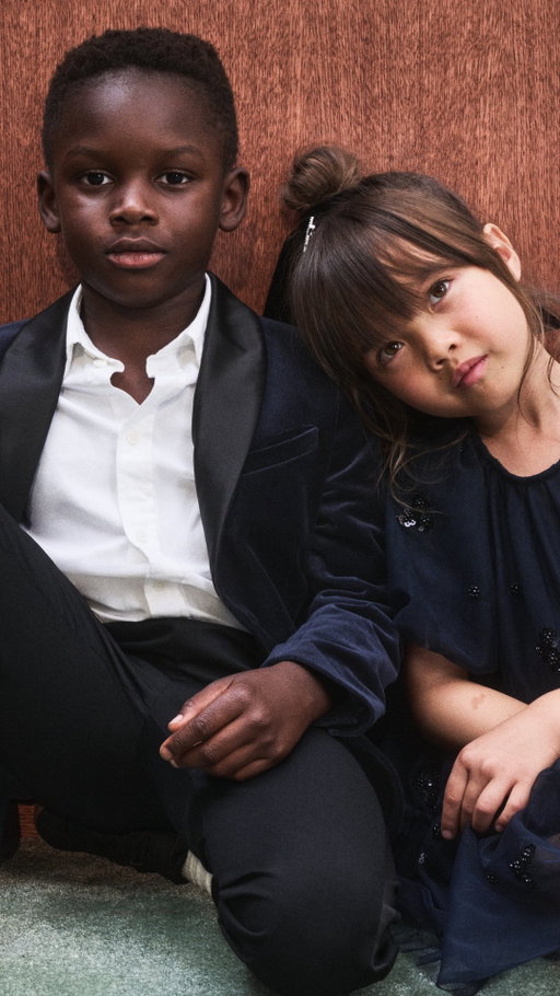 Holiday season loading.

H&M Holiday 2025 is coming Thursday, 06.11.2025.