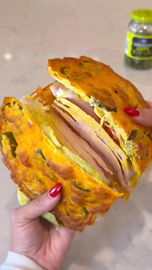 send this to a friend who would eat a crispy pickle sandwich 🥒🥪 

happy national sandwich day! drop a 👀 if you want us to post this sandwich recipe!