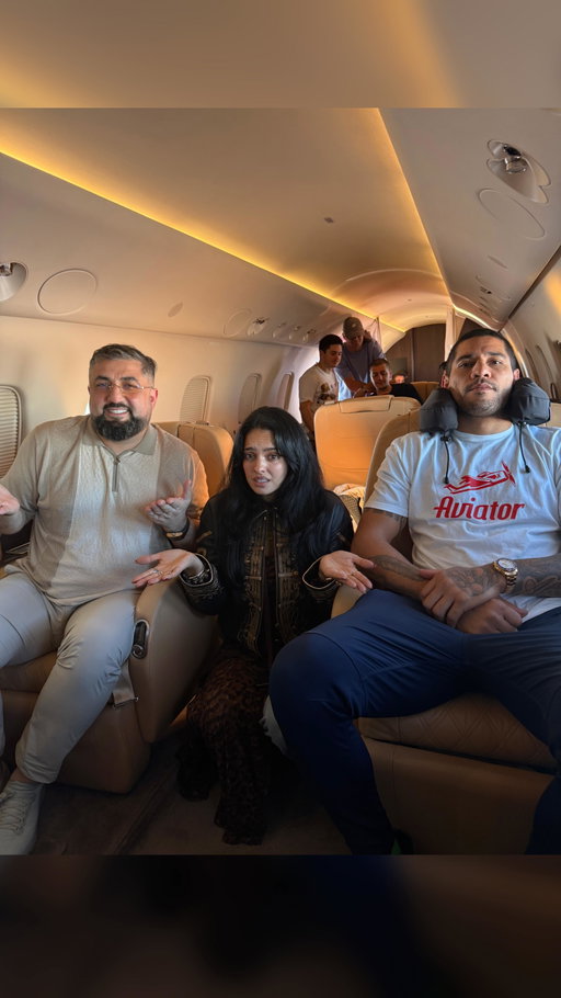 This is how you stay alive when you bump into Poatan on an airplane 🗿👊🏼 @davidnatro1 @aviator.spribe @alexpoatanpereira / É assim que você sobrevive quando encontra Poatan em um avião 

Fly High With Aviator 🗿✈️

#alexpereira #ninadrama #ufc #aviatorspribe