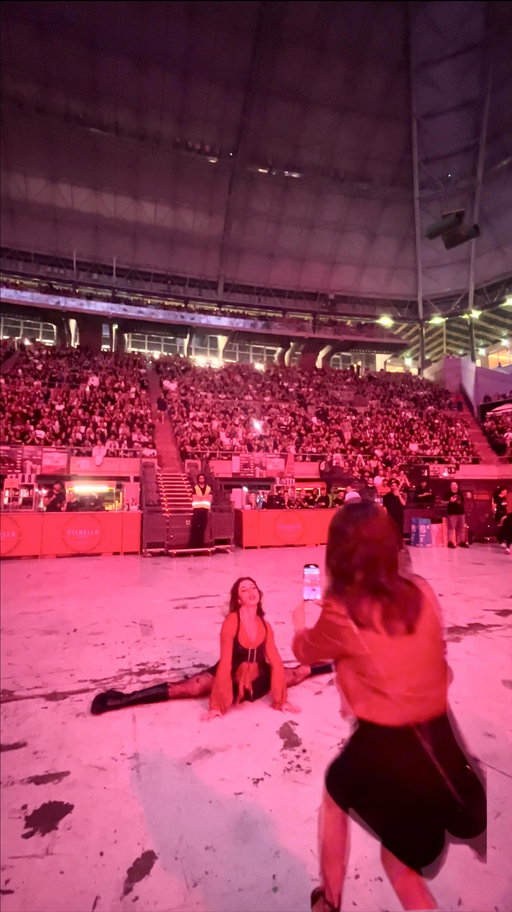 My audition to be the opener of Lady Gaga’s show one day 🤩🙌🏻 This is definitely the biggest crowd I danced in front of and I was totally not expecting this reaction. Wooow Barcelona you gave me so much love and support I can’t even put in words how loud you guys were woow!!! My mom and I  will remember this moment Forever!!!! Who wants to see the results????? 

Tag @ladygaga in the comments would love for her to see this video 🤩🤩🙌🏻🫶🏻