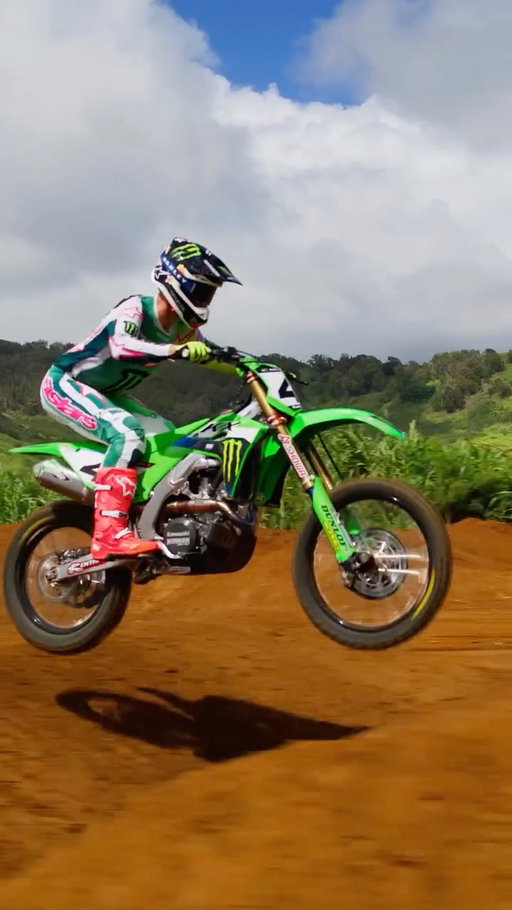 @ChaseSexton 🤝 @RaceKawasaki 

Chase Sexton makes the big move to #MonsterEnergy Team Kawasaki for the 2026 season. Stoked to have you, Chase!

#Moto #Motocross