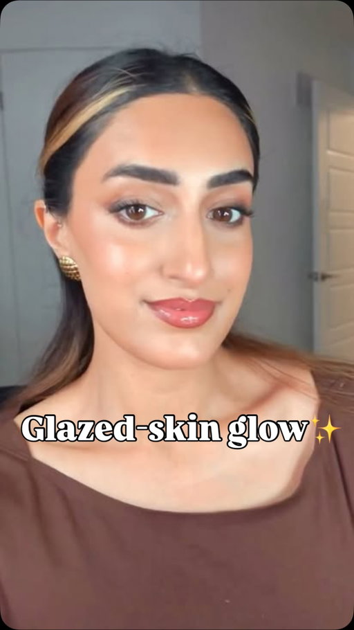 From that glazed-skin glow to soft sculpt and juicy lips — these are my ride-or-dies 🫶🏼

💧 @rhode — Peptide Lip Tint, Glazing Milk & Glazing Mist
👁️ @rhode — Eye Patches
🖊️ @lorealparis @loreal.canada — Infallible Faux Brow Pen
🌟 @charlottetilbury — Hollywood Flawless Filter
💖 @hauslabs — Triclone Skin Tech Foundation
🍫 @toofaced @toofacedlovestheuk — Chocolate Soleil Bronzing Sculpting Stick
💫 @hourglasscosmetics — Vanish Airbrush Concealer
🌸 @yslbeauty — Nu Lip & Cheek Tint “Make Me Blush” + Couture Blush “Make Me Blush”
☀️ @diorbeauty — Forever Natural Bronze “Nude Bronze”
☁️ @maccosmeticscanada — Studio Fix Pro Set + Blur Weightless Loose Powder + Lip Pencil in “Mahogany”
💋 @yslbeauty — Loveshine Lipstick “Nude Lavalliere”
🧊 @onesize — Ultimate Blurring Setting Powder

🛍️ The @sephoracanada Savings Event is ON — it’s the best time to restock your faves + try something new!
💌 DM me for links + my exact shades 💄

#SephoraSavingsEvent #SephoraSale #MakeupMustHaves #RhodeSkin #CharlotteTilbury #HausLabs #TooFaced #HourglassCosmetics #YSLBeauty #MACCosmetics #DiorBeauty #OneSizeBeauty #ViralMakeup #GlowySkin #SephoraFinds #BeautyFaves #MakeupRoutine #FallMakeup #MakeupAddict #fyp #fypagee❤️❤️ #toronto #torontoblogger #torontobeautyblogger #SephoraHaul #CleanGirlMakeup