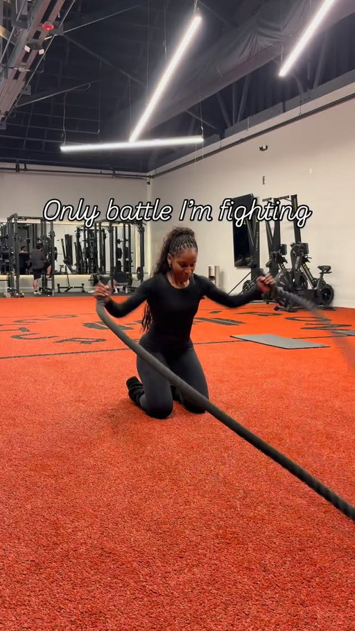 Sis, the only battle you should be fighting are these ropes! 

And look good doing it, @womensbest Black Friday sale is now live! Get up to 80% off active wear & nutrition‼️ OOHHH AND use my code QUI for an extra discount‼️🔥🔥🔥
#qui2health #motivation