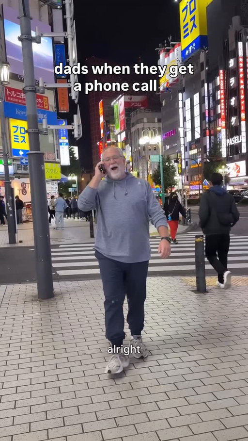 sayōnara otōsan ✌️ the longer the call the longer the walk 😭
•
#themcfarlands #dad #dan #memes #meme #comedy #dads #dadsofinstagram