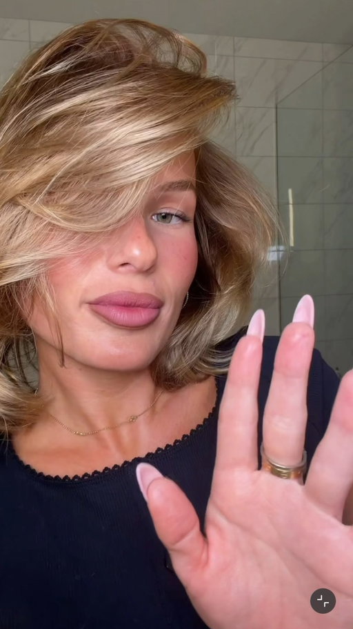 Na benu.cz @benu_cz najdete produkty s 20% slevou !! Ve stories najdete i odkaz ! :) na tyhle produkty od @cerave , @larocheposay a @vichylaboratoires nedám dopustit :)
#skincare #skinsciencesquad #spoluprace #yourskinneedsthis