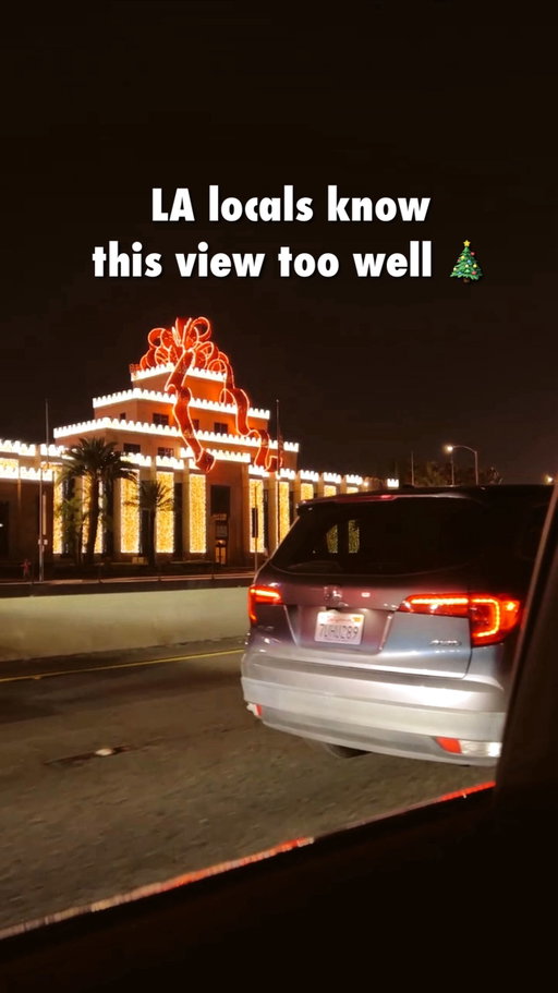 The real sign that the holidays are here in LA 🎁✨

#thingstodoinlosangeles #losangeles #la #socal #reels #reelsinstagram #explorepage #christmas #holidays #citadeloutlets