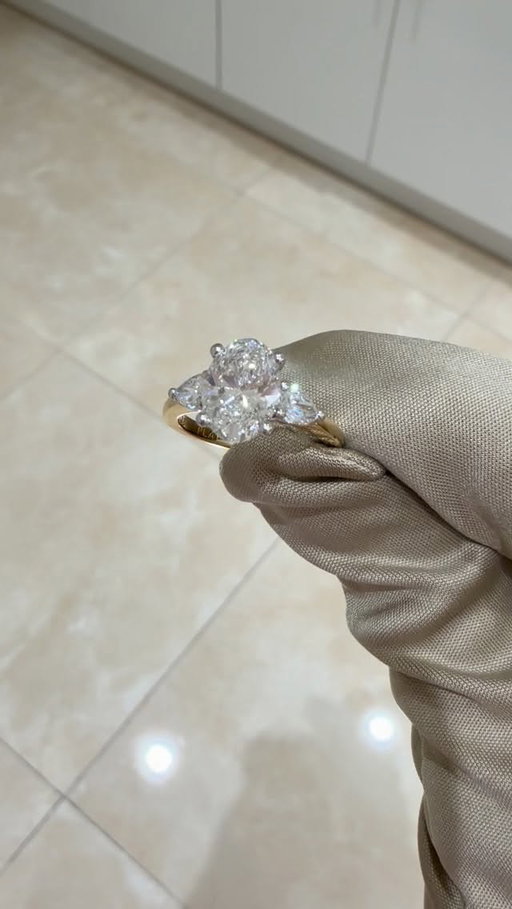 When he knows your Pinterest board better than you do 🤭💎 #shesaidyes #josephanthonyinc #custommade #windsorontario #ringdetails #engaged #ovaldiamond