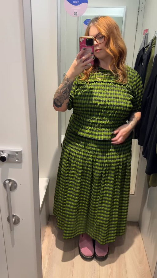 It’s very rare as a plus size person that I actually get to try things on, on the high street! Normally I find @marksandspencer really dependable to go up to a 20/22 in store but this one was severely LACKING!
There are SO many amazing new pieces in this season but I kinda just tried on the things I thought might fit me 🙄 
Some hits & some misses, but always good to try things on that might not necessarily be your normal size, you could be surprised! Go with the vibessss not the label! 
& must say as a point to them, M&S quality is 10/10! ✨

#marksandspencer #newin #tryon #fittingroom