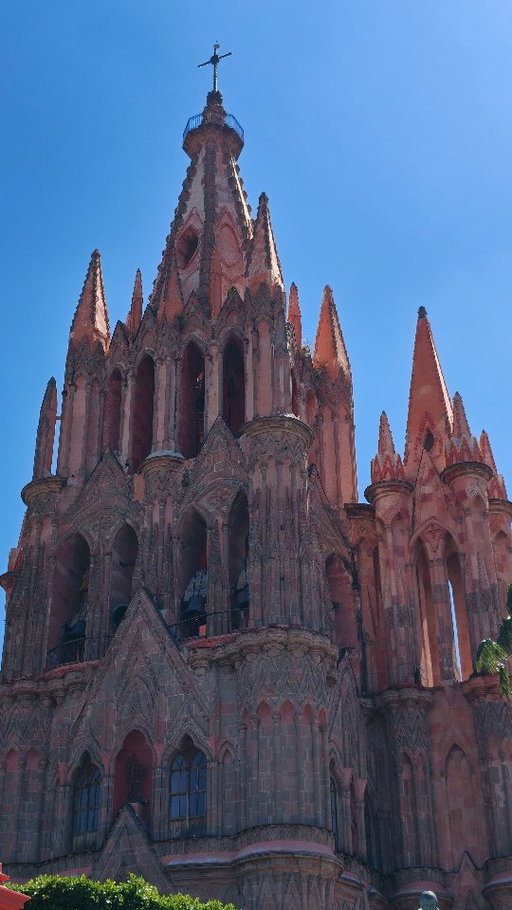 This is the most beautiful town I've ever seen.  San Miguel de Allende 😍

📸 OPPO Find X9 Pro 

 #sanmigueldeallende❤️ #méxico #visitmexico #oppofindx9pro