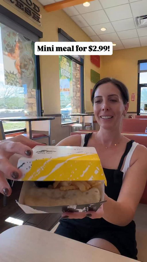 This @deltaco Mirco Meal is only $2.99!! It’s available at all Del Taco locations until 11/23 so go try it before it goes away!! 🌯 
I am still shocked this was $3.24 with tax 😮 ⚡️ the perfect mini meal to satisfy any craving 😋 #deltacopartner #deltaco #micromeal