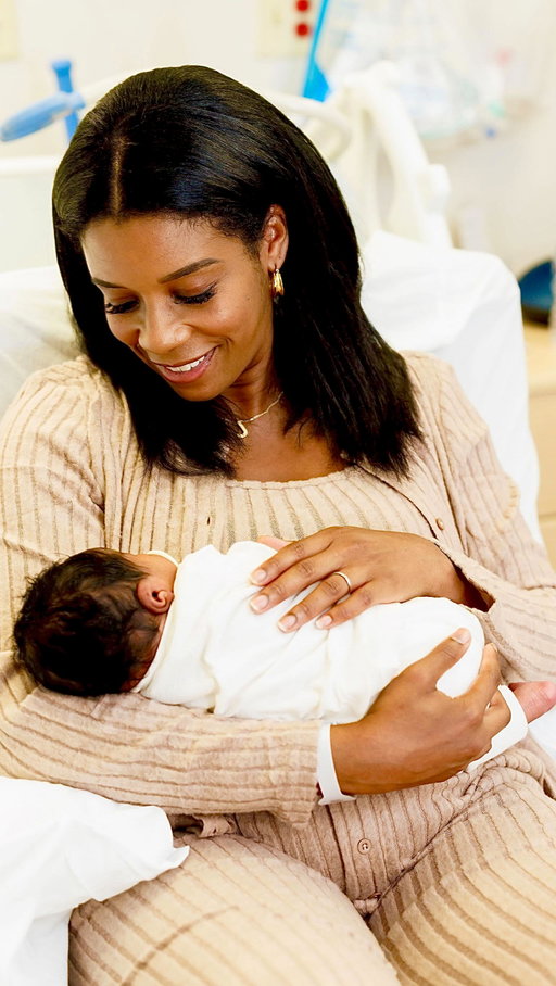 Trust me when I say this easy position helps A TON  with relieving gas. The football hold is amazing for newborns!

#newborntips #momtips #momadvice #newbornbaby #gasrelief #motherhoodunited
