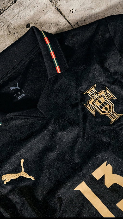 As the legend goes 👑 

The Pantera Negra Special Edition Portugal jersey pays tribute to the one and only Eusébio. Out now.